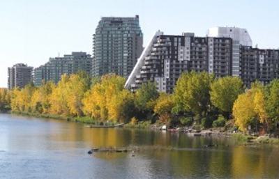 Modern condo on the St-Lawrence River